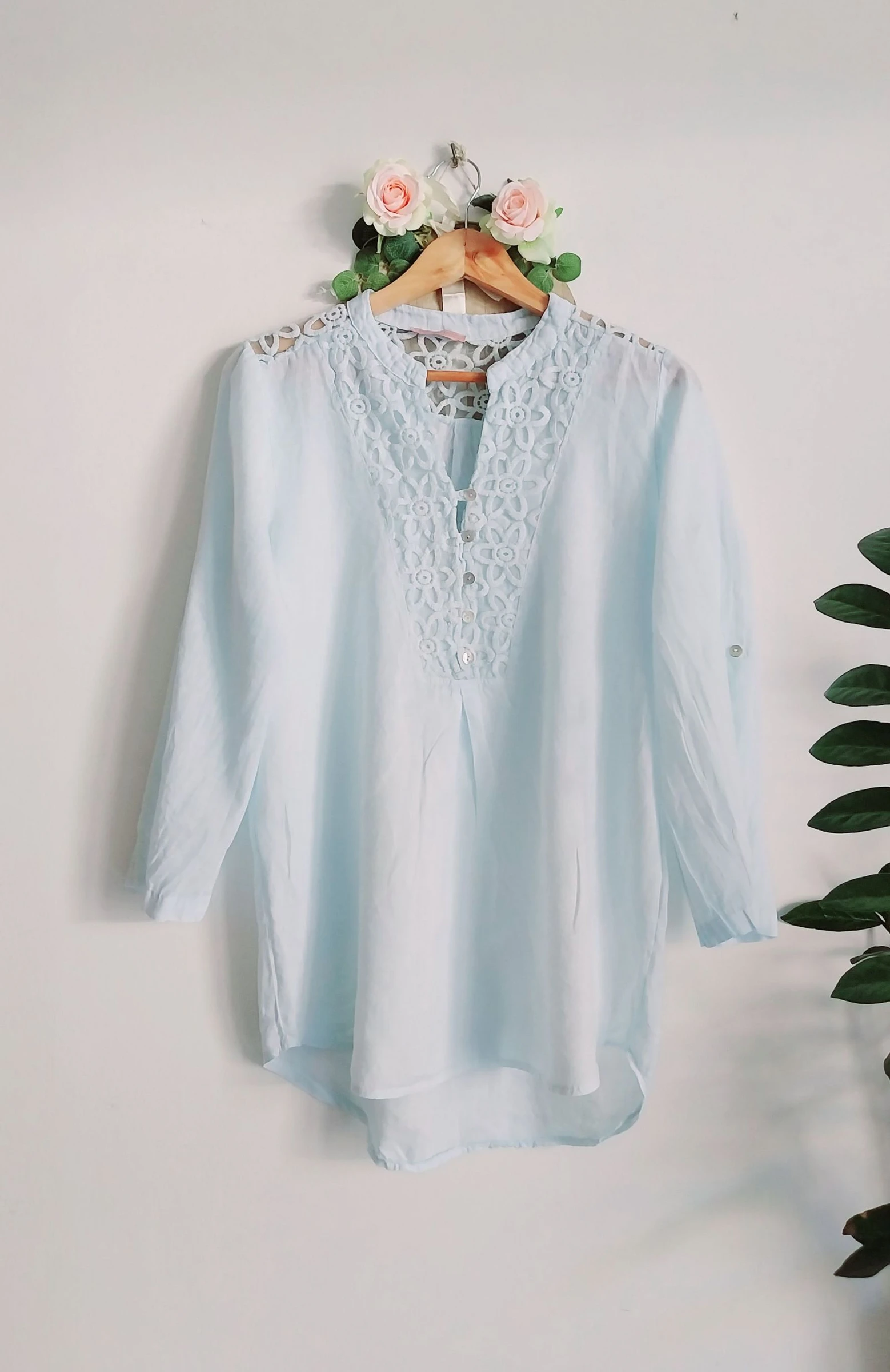 Tunique liquette bleu ciel 100% lin finition broderie Berengelle Taille 38